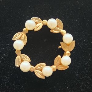Vintage Circle Leaf Wreath Faux Pearl Gold Stone Pin Brooch